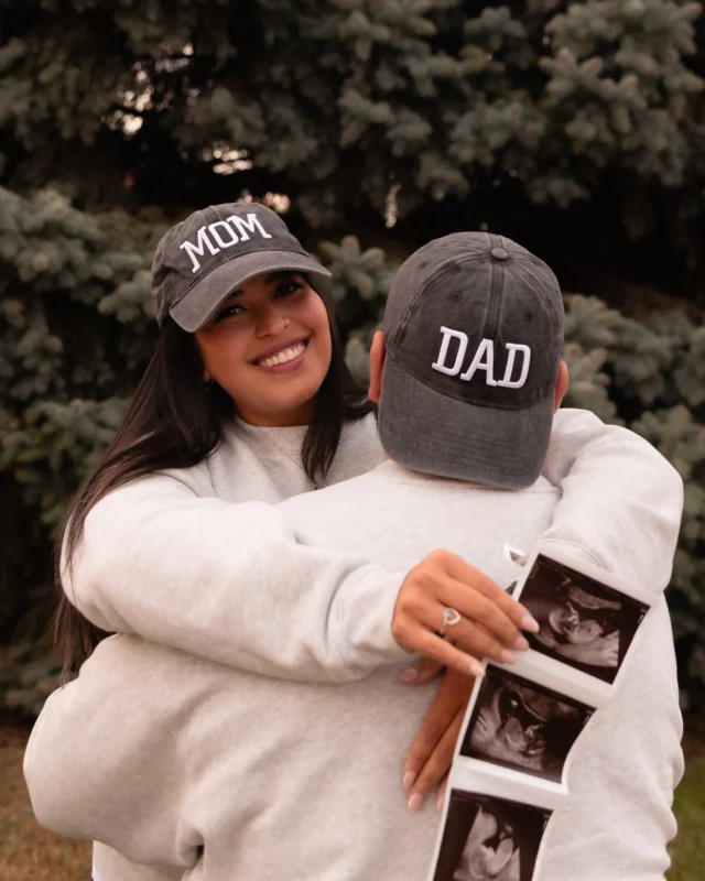Our biggest dream came true. We’re so excited for this new journey as parents , I love you amor @lperezdude we’re having a girl 💕💕💕🥹🥹🥹
Photos by : @gloryframeit_photography